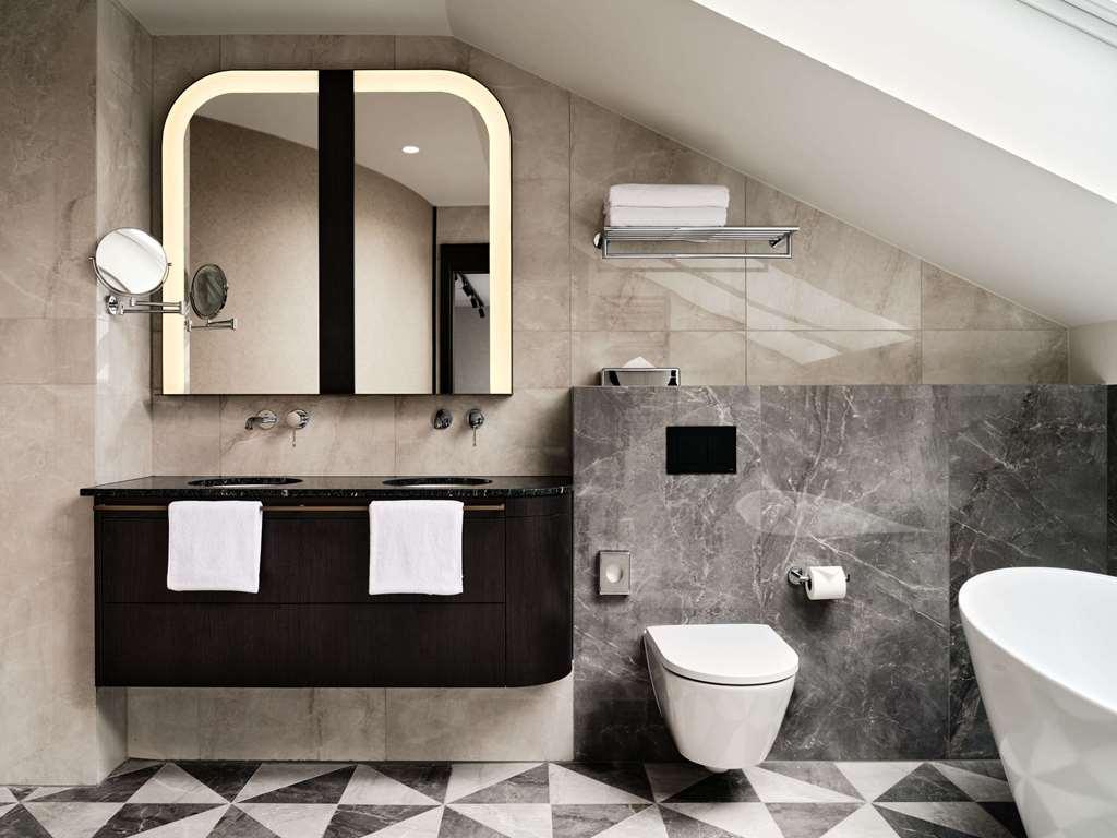 The Crown - Handwritten Collection Hotel