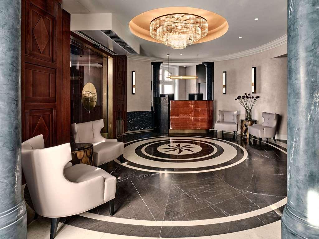 The Crown - Handwritten Collection Hotel *