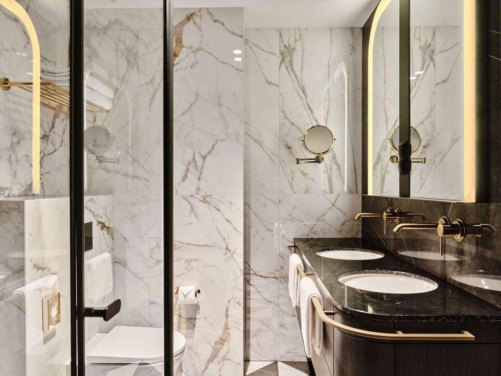 The Crown - Handwritten Collection Hotel *